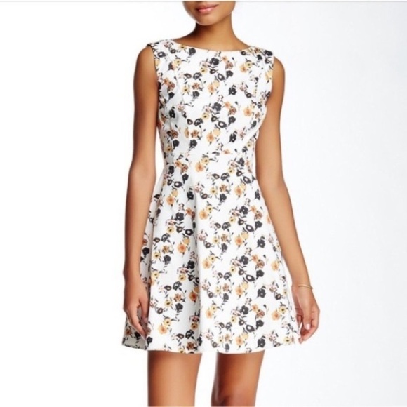 French Connection White Floral Fit and Flare
Dress Size 4 - Picture 1 of 9